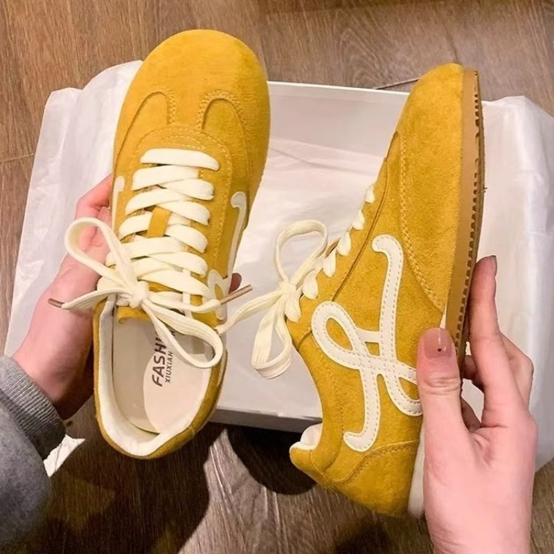 Sewing Embroidery Fabric - Zapatillas Deportivas Vintage de Gamuza Bordada
