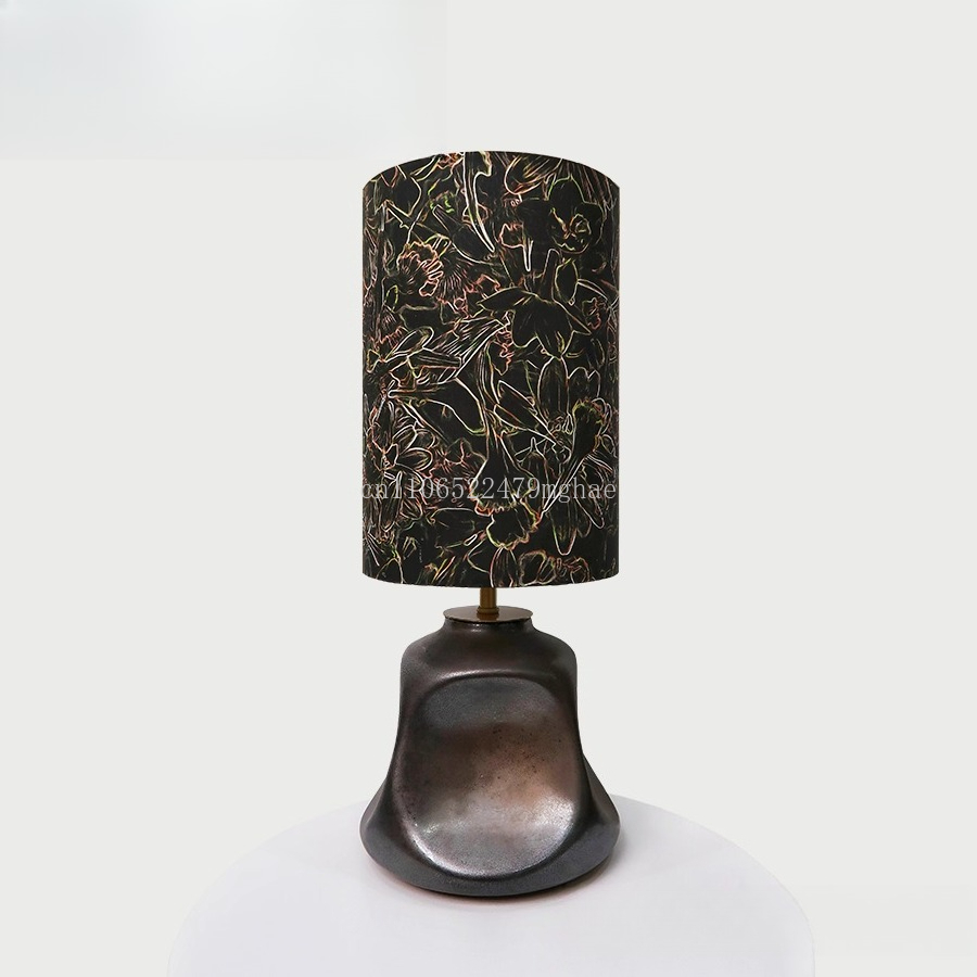 Century Textile & Sewing Supply - Lámpara de mesa de tela dorada