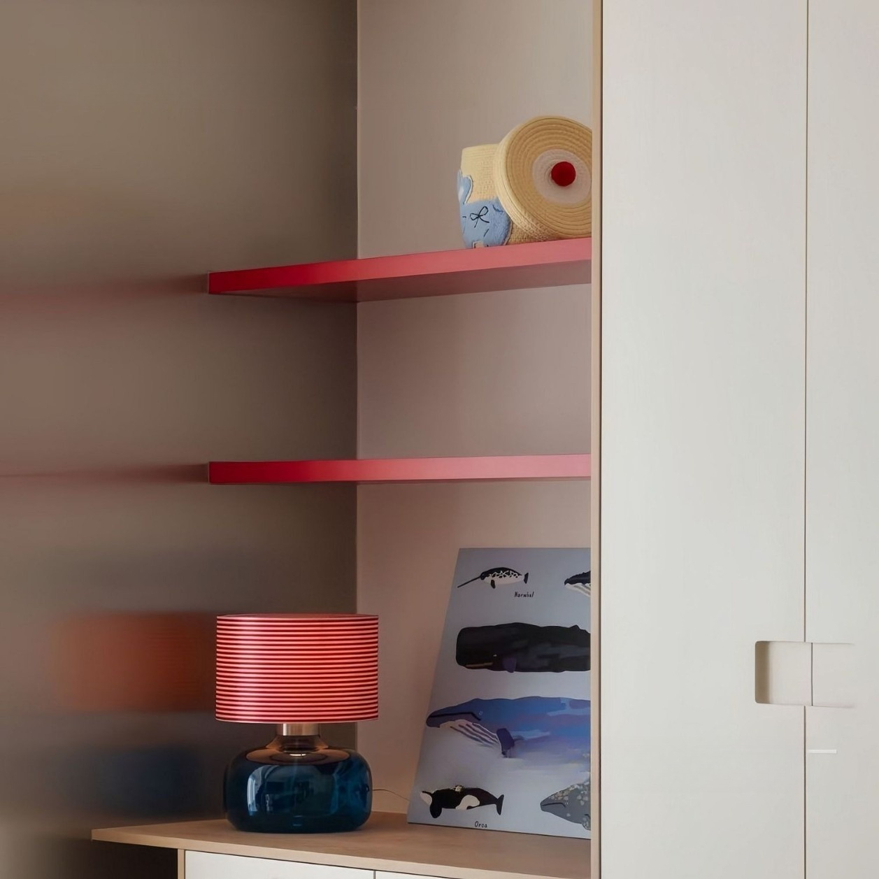 Lámpara de Mesa de Vidrio Teñi - Century Textile & Sewing Supply reseña y precio